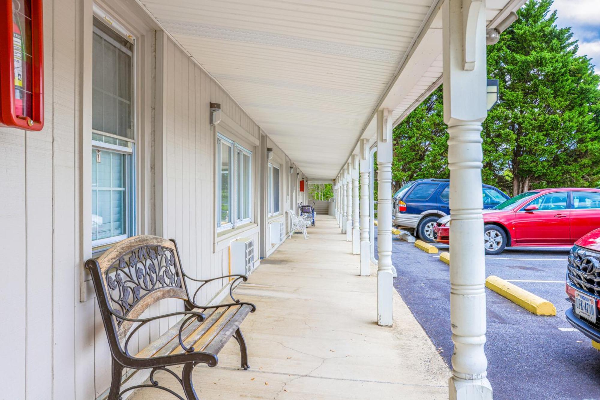Relax Inn By Oyo Natural Bridge I-81 Exterior foto